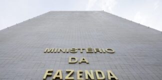 pe-de-meia-e-seguro-defeso:-governo-preve-r$-10-bi-de-economia-em-2026