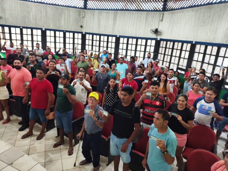 Com apoio de Paulo Ximenes e do ex-vereador Nonato Alves, Colônia  Z-16 entrega 140 carteiras de pescadores  artesanais de Jordão  pela primeira vez 