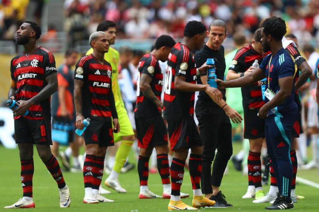 flamengo-desembarca-no-brasil-apos-eliminacao-no-mundial-de-clubes