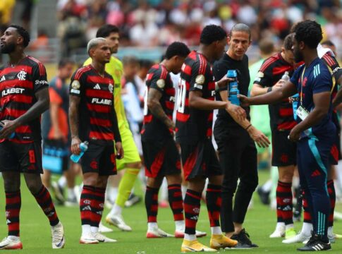 flamengo-desembarca-no-brasil-apos-eliminacao-no-mundial-de-clubes