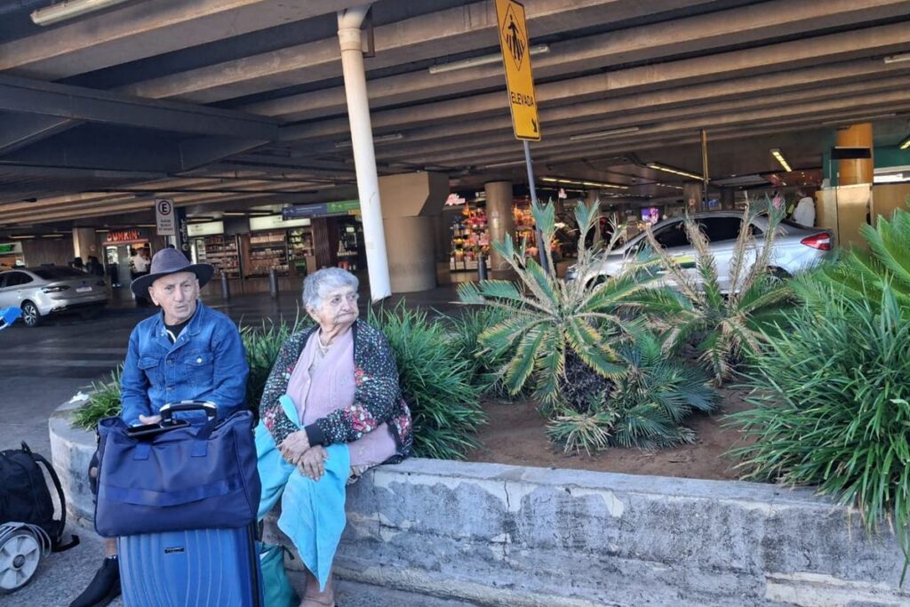 familia-denuncia-latam-por-abandono-de-casal-de-idosos-em-aeroporto