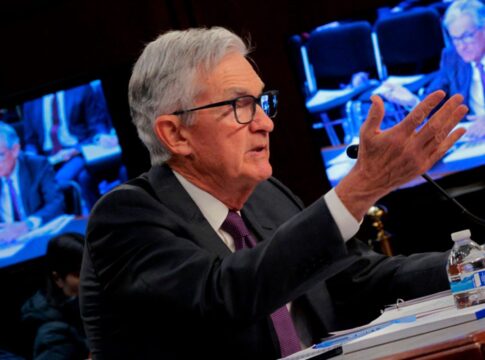 atacado-por-trump,-powell-diz-que-juros-ja-teriam-caido-sem-tarifas