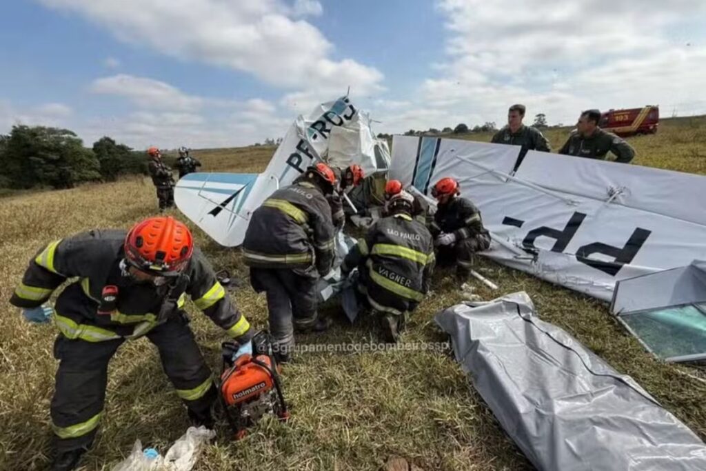 fotos-mostram-como-ficou-aviao-que-caiu-no-interior-e-deixou-2-mortos