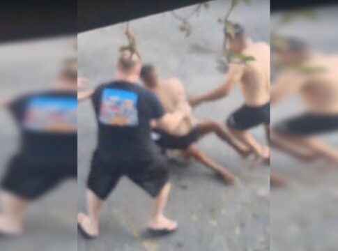 video:-briga-brutal-entre-vizinhos-deixa-dois-feridos-e-irmaos-presos
