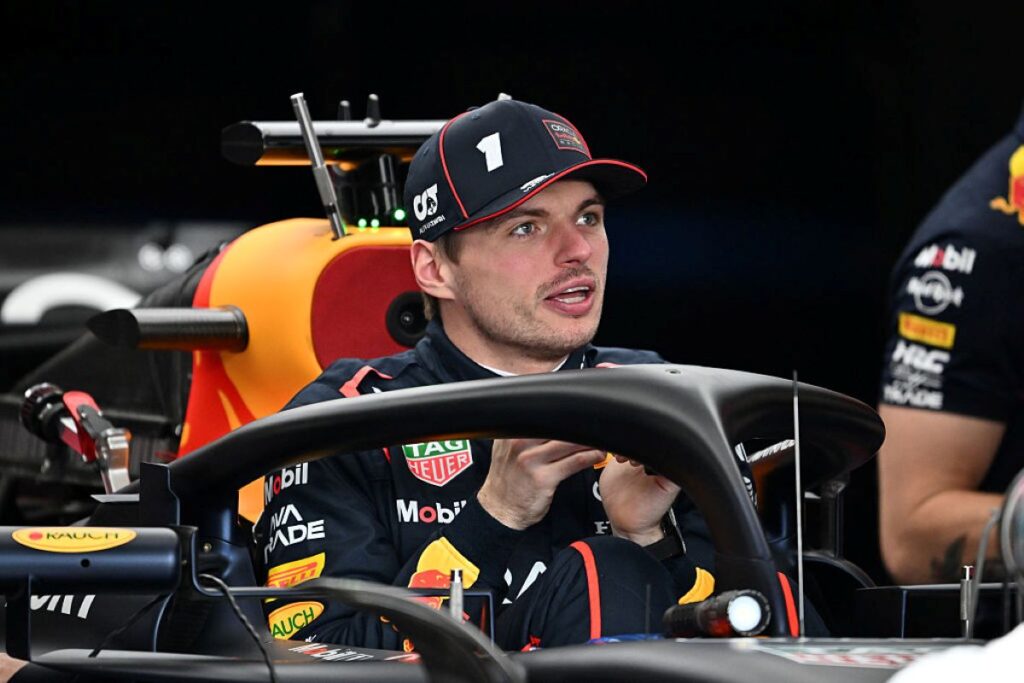 max-verstappen-teria-clausula-para-deixar-rbr-e-assinar-com-mercedes