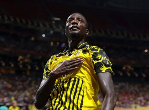 mundial:-borussia-dortmund-vence-monterrey-e-pega-real-nas-quartas