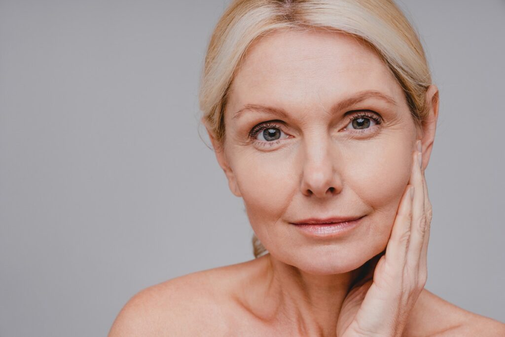 alem-do-retinol,-7-habitos-que-ajudam-a-suavizar-e-disfarcar-as-rugas