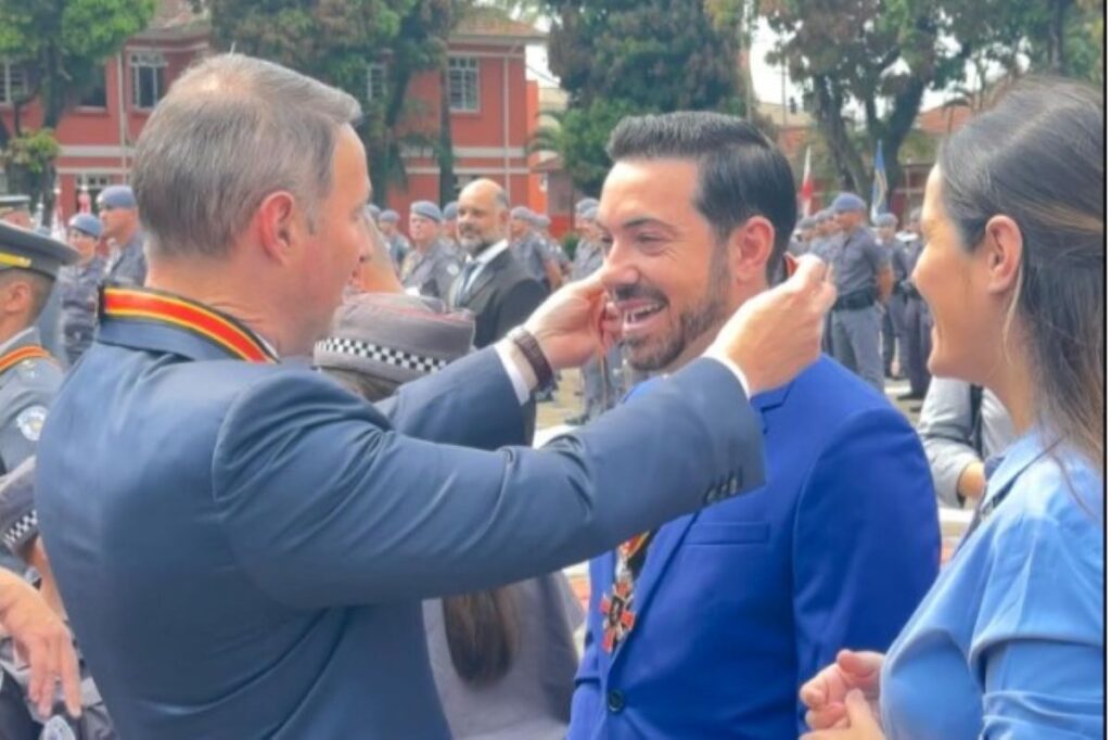 casona-de-derrite:-empresario-citado-foi-condecorado-por-secretario