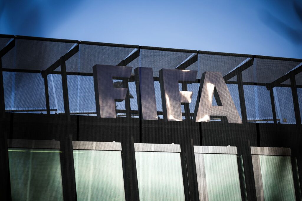 fifa-estende-direito-de-suspensao-de-contratos-em-ucrania-e-russia