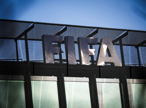 fifa-estende-direito-de-suspensao-de-contratos-em-ucrania-e-russia