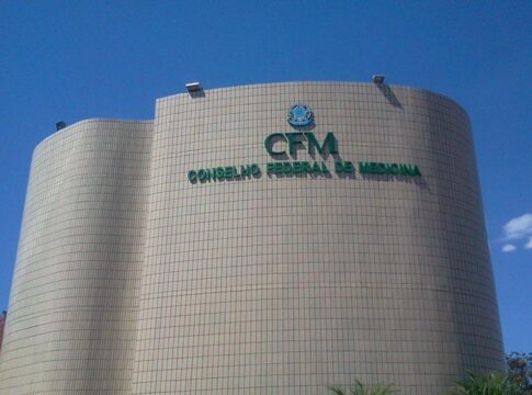 usp-critica-norma-do-cfm-que-proibe-terapia-hormonal-a-jovens-trans