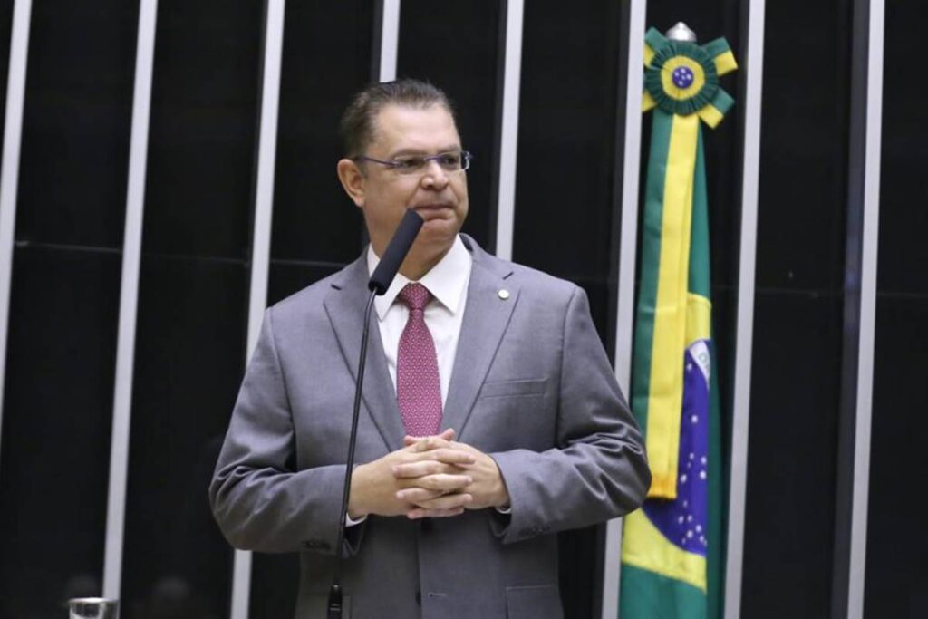lider-do-pl-ironiza-“ajuda”-de-petista-no-iof:-“acertou-o-voto”.-video