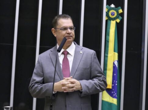 lider-do-pl-ironiza-“ajuda”-de-petista-no-iof:-“acertou-o-voto”.-video