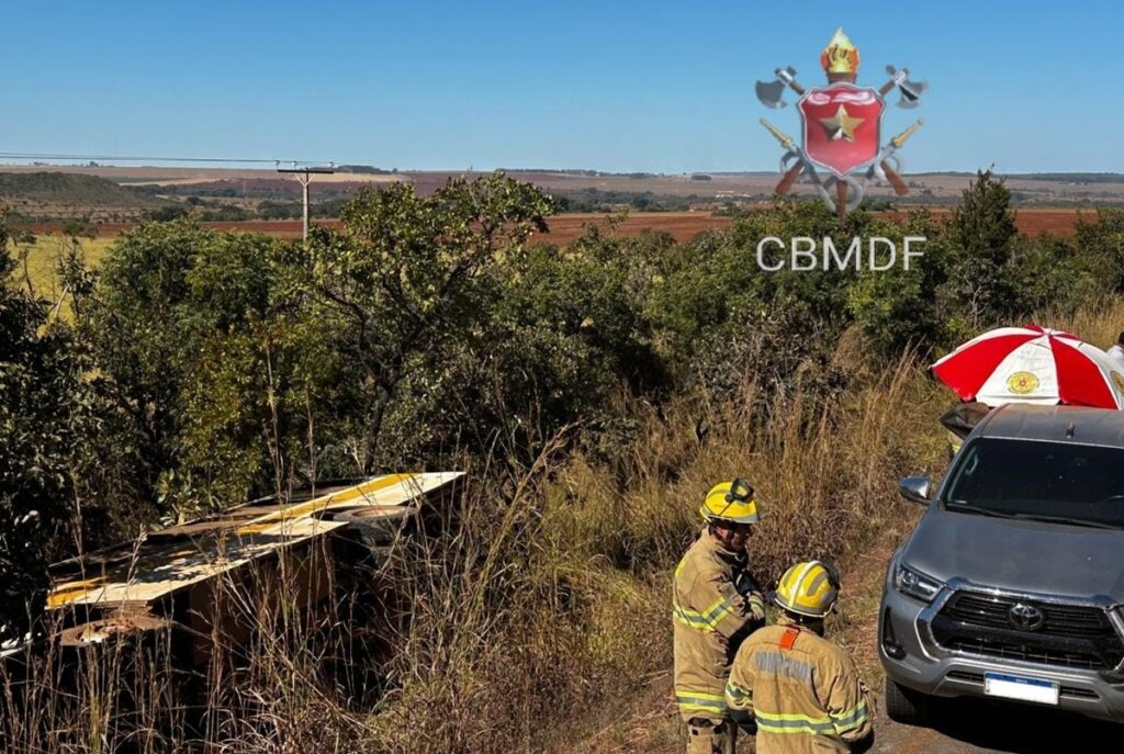 video:-bombeiros-socorrem-vitimas-de-acidente-com-onibus-escolar-no-df