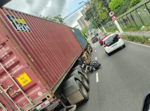 oficial-da-forca-aerea-morre-atropelado-por-carreta-ao-tentar-manobra