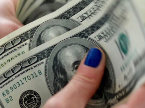 dolar-cai-para-r$-5,42-e-fecha-no-menor-valor-desde-19-de-agosto