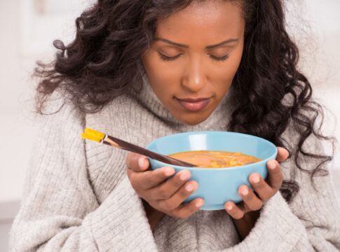 explosao-de-colageno:-veja-caldo-que-faz-bem-para-a-pele-e-o-intestino