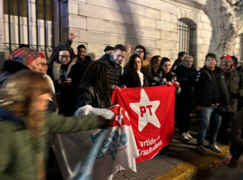 mercosul:-lula-e-recebido-por-apoiadores-em-buenos-aires.-video