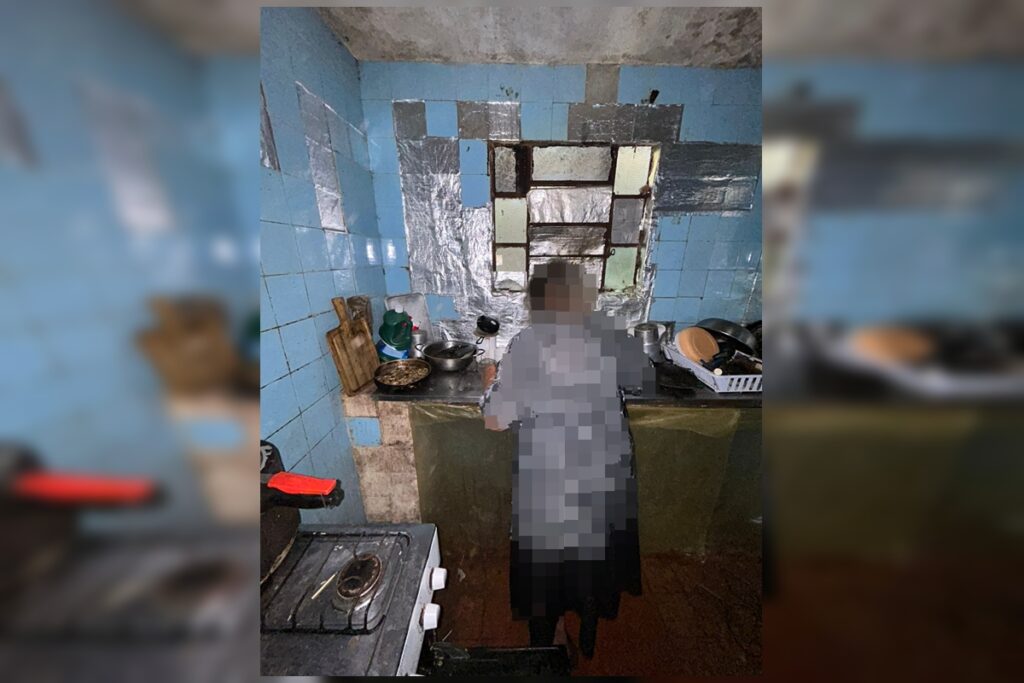 filho-tranca-mae-idosa-e-irma-em-casa-com-15-caes-e-fezes-espalhadas