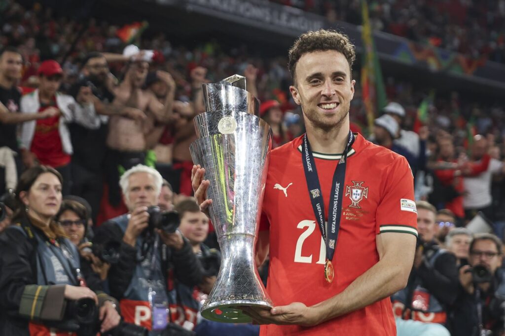 luto-no-futebol:-relembre-carreira-e-titulos-de-diogo-jota