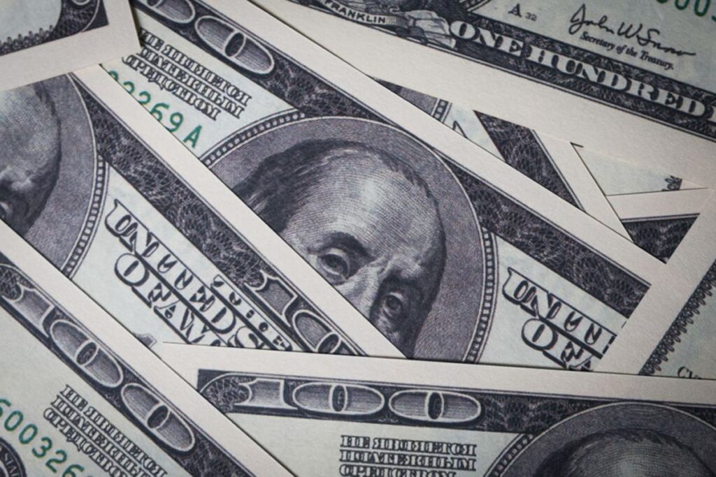 dolar-abre-em-alta-com-foco-em-relatorio-de-emprego-nos-estados-unidos