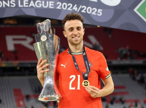 rivais-do-liverpool-homenageiam-diogo-jota,-morto-em-acidente-de-carro