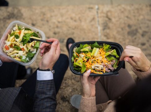 embalagens-de-alimentos-liberam-microplasticos-nas-refeicoes.-entenda