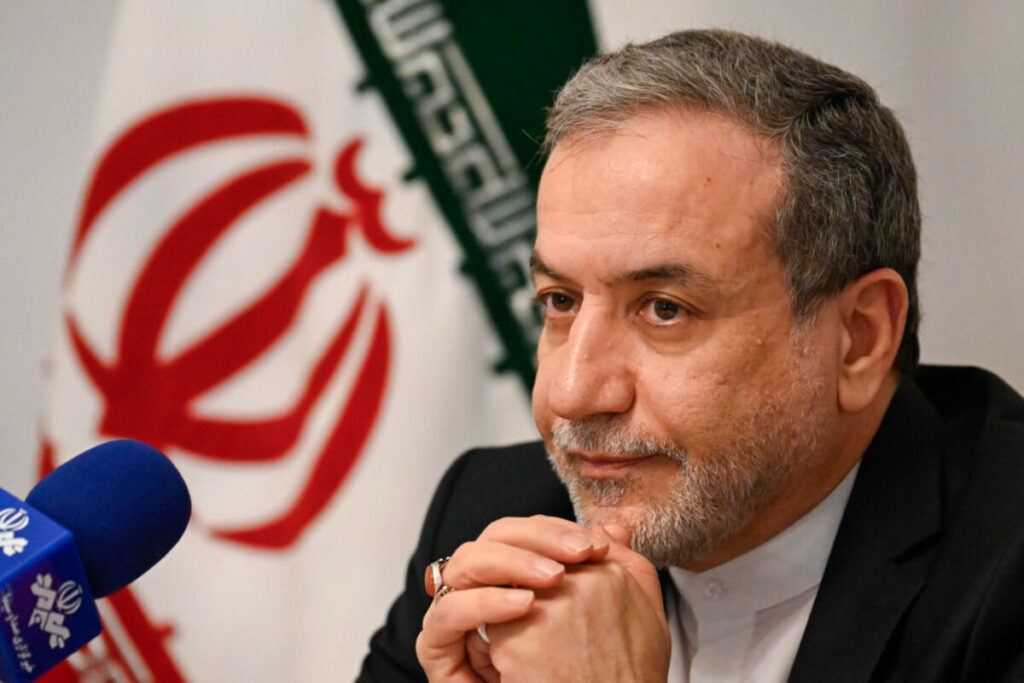 ira-“continua-comprometido”-com-tratado-nuclear,-diz-ministro