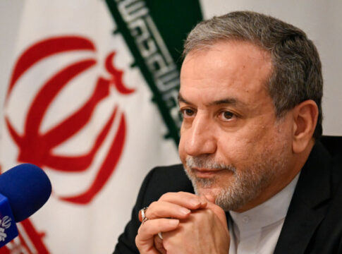 ira-“continua-comprometido”-com-tratado-nuclear,-diz-ministro