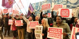 povo-sem-medo-e-mtst-fazem-ato-pela-taxacao-de-bilionarios