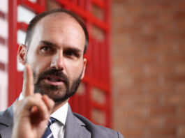 pf-pede-mais-tempo-para-investigar-eduardo-bolsonaro