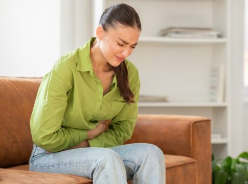 dor-na-barriga-nao-e-normal:-descubra-quando-e-sinal-de-alerta