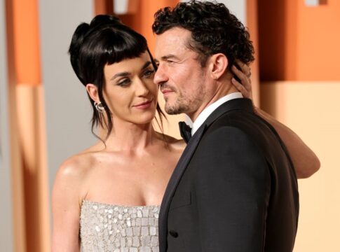 equipe-de-katy-perry-quebra-silencio-e-confirma-divorcio-da-cantora