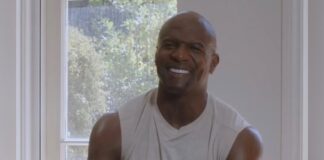 terry-crews-se-emociona-ao-receber-poster-de-cidade-de-deus;-veja