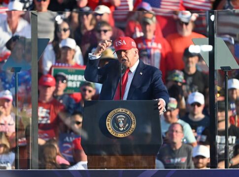 trump-classifica-aprovacao-de-megaprojeto-como-“vitoria-fenomenal”