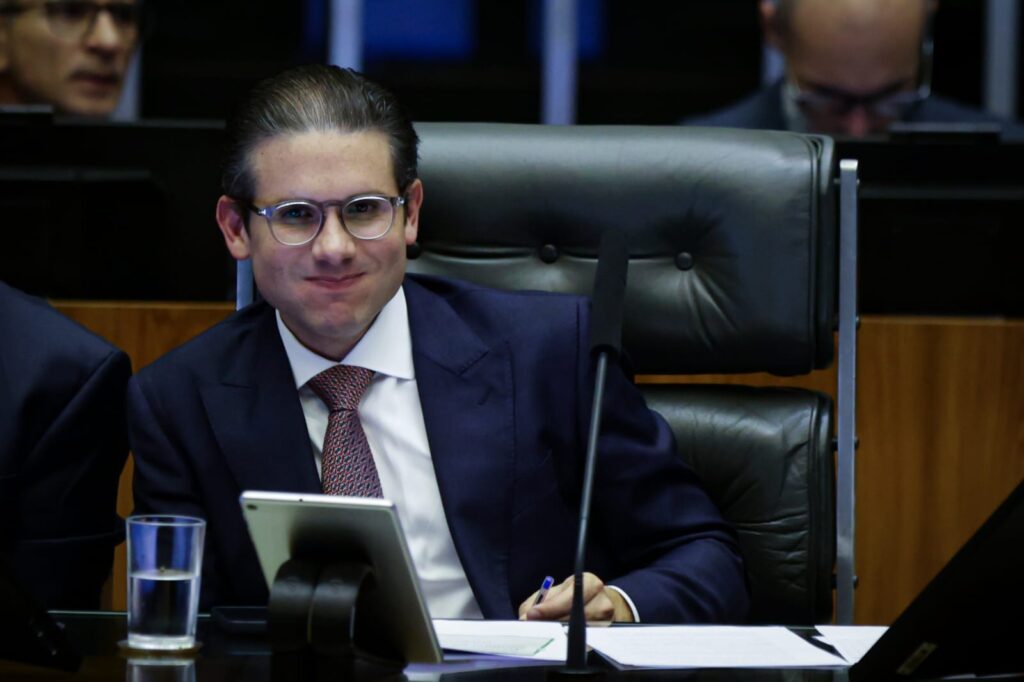 governo-se-anima-com-pesquisas-apos-investir-em-“ricos-x-pobres”