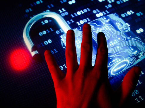 policia-prende-suspeito-de-ataque-hacker-que-drenou-bilhoes-via-pix