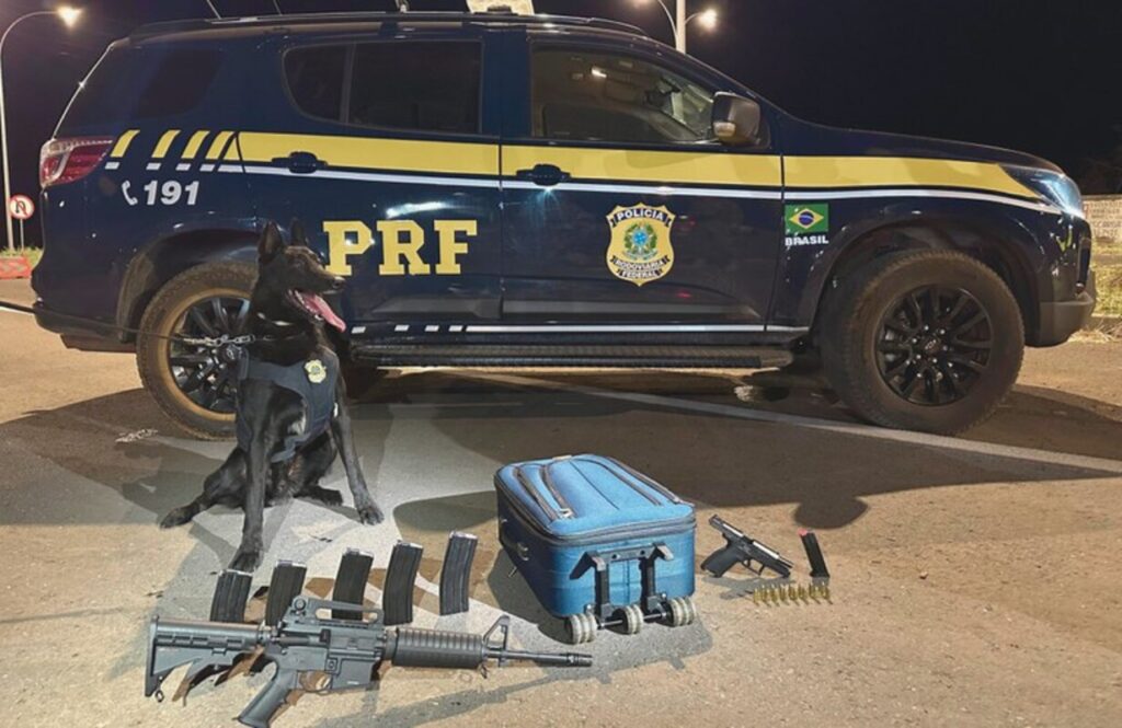 fuzil-e-pistolas:-prf-prende-3-com-armas-e-municao-ilegais-na-br-020