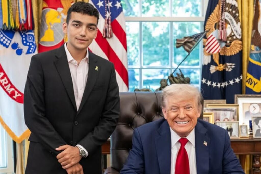 trump-recebe-no-salao-oval-americano-que-foi-refem-do-hamas.-video