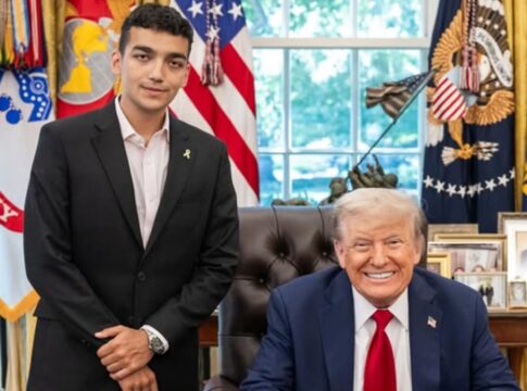 trump-recebe-no-salao-oval-americano-que-foi-refem-do-hamas.-video