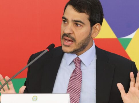 agu-diz-que-vai-demonstrar-ao-stf-que-decreto-do-iof-e-legal