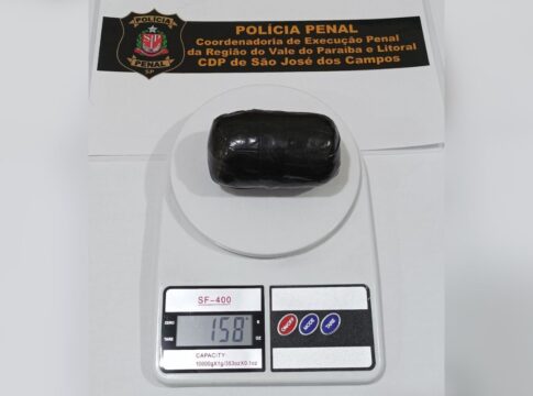 “dildo”-de-maconha-chama-atencao-e-mulher-e-pega-ao-entrar-em-prisao