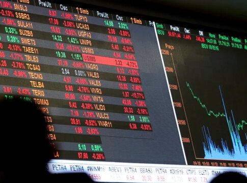 bolsa-supera-os-141-mil-pontos-e-volta-a-bater-recorde