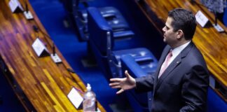 planalto-deve-entregar-correios-a-alcolumbre-com-um-presentao-no-cofre