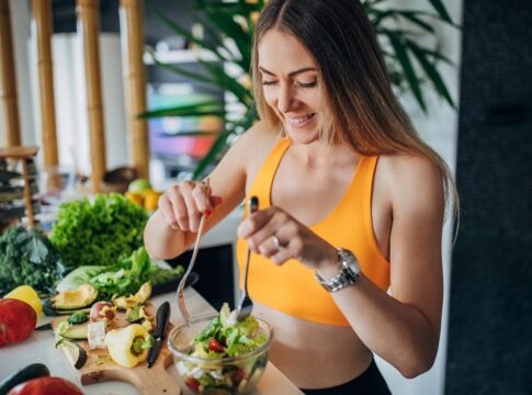 saiba-como-voltar-a-dieta-apos-exagerar-na-comida-e-nos-drinks