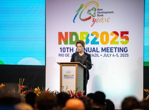 banco-do-brics-aprova-entrada-da-colombia-e-uzbequistao,-anuncia-dilma