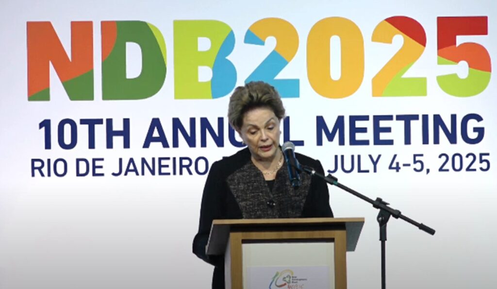 dilma-comenta-“desdolarizacao”:-“ninguem-quer-assumir-o-lugar-dos-eua”