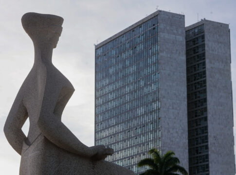 em-2025,-penduricalhos-de-juizes-ja-superam-custo-de-5-programas-sociais