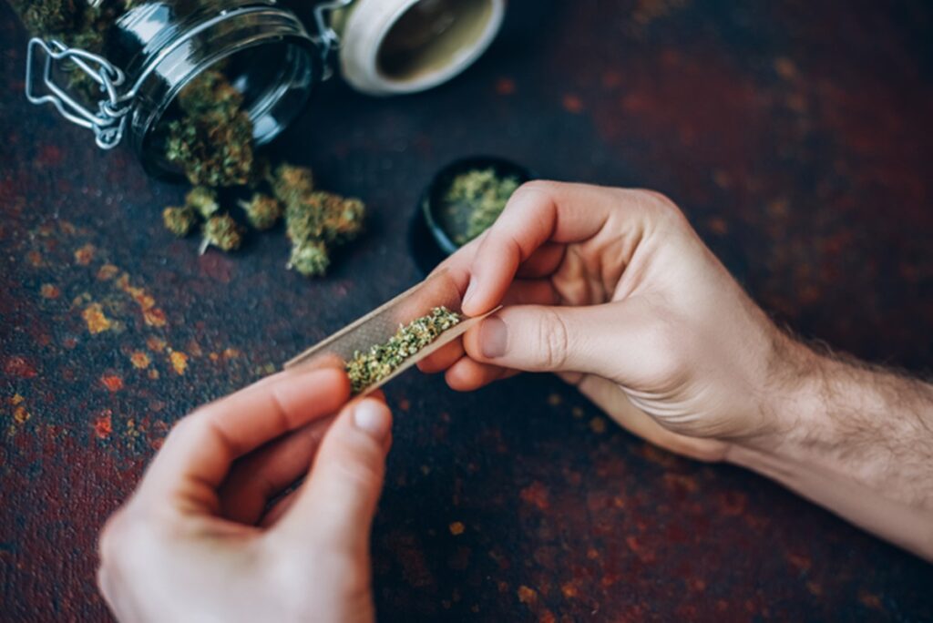em-dois-anos,-mais-de-1-mil-foram-presos-com-ate-40g-de-maconha