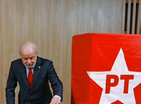 no-rio-para-cupula-do-brics,-lula-vota-na-eleicao-para-o-comando-do-pt